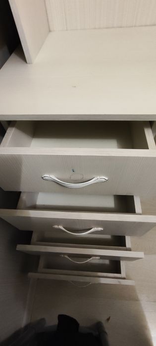 Продам письменный стол.