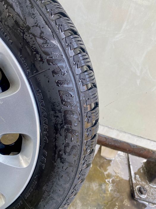 anvelope stare perfecta  175/65 R14+jante+capace originale Fiat 500