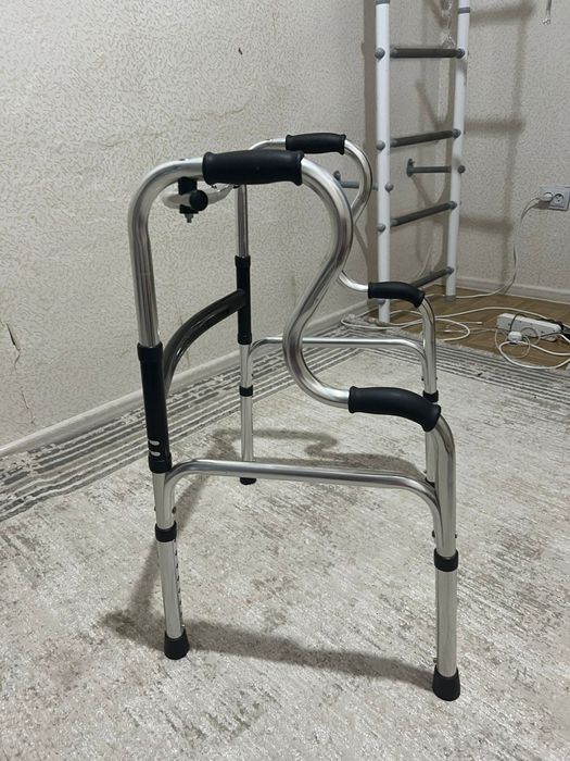 Ходунок для взрослых двухуровневы