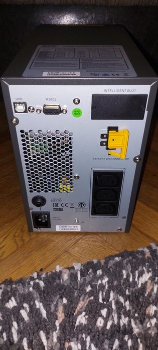 UPS APC SRV1KI Easy, 1000VA/800W, 3 prize IEC C13