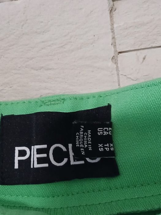 Pantaloni Pices culoare verde evazati