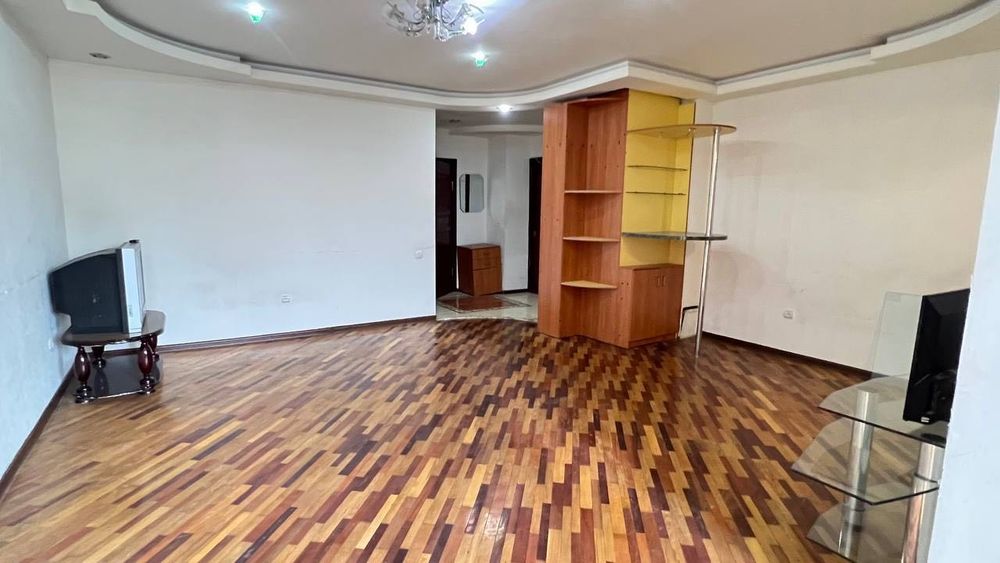 центр Ташкента, продается квартира, 80 кв., 3/2/4, 145 школа