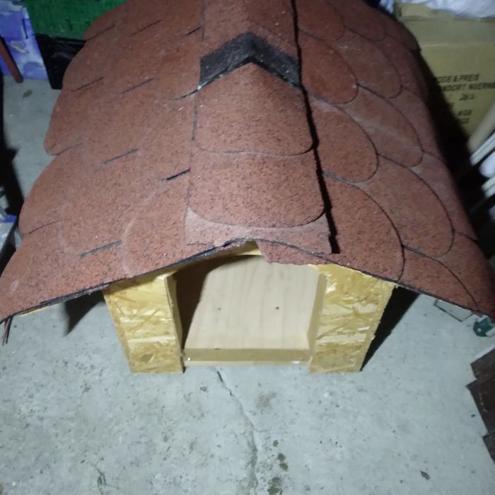 Vînd cușcă câini