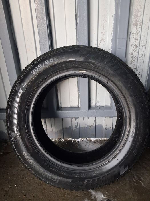Продам зимные шины 205/65/16