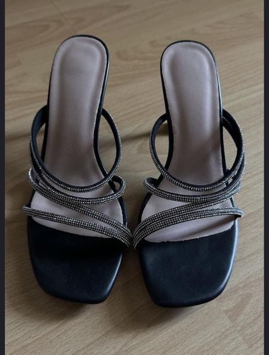 Босоножки красивые продам