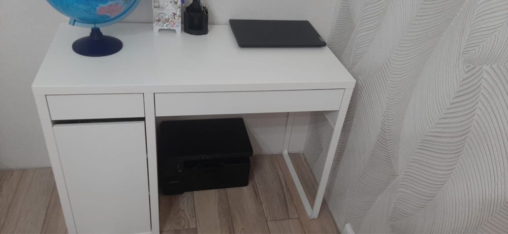 Парта/ туалетный столик