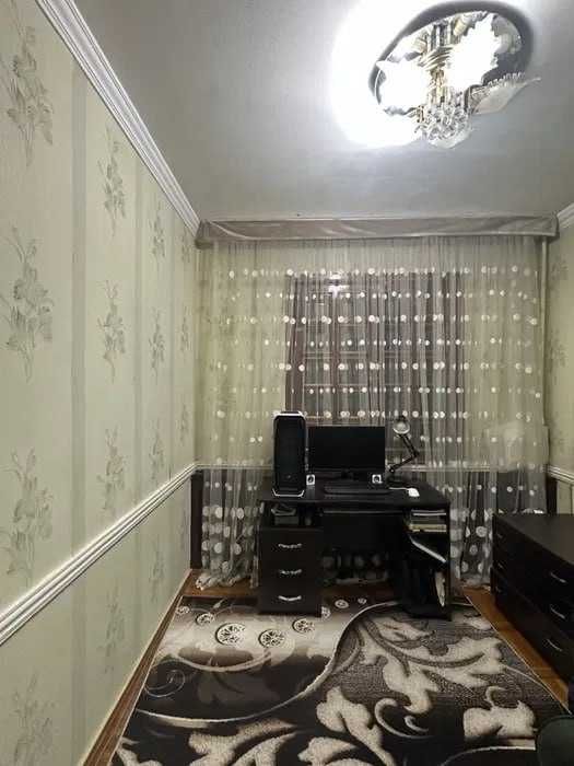 3 комнаты, Айбек, 80м², Парковка