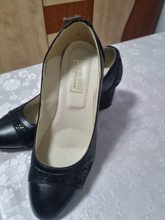 Pantofi piele noi