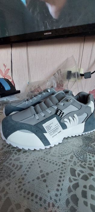 Новые мужские кроссовки