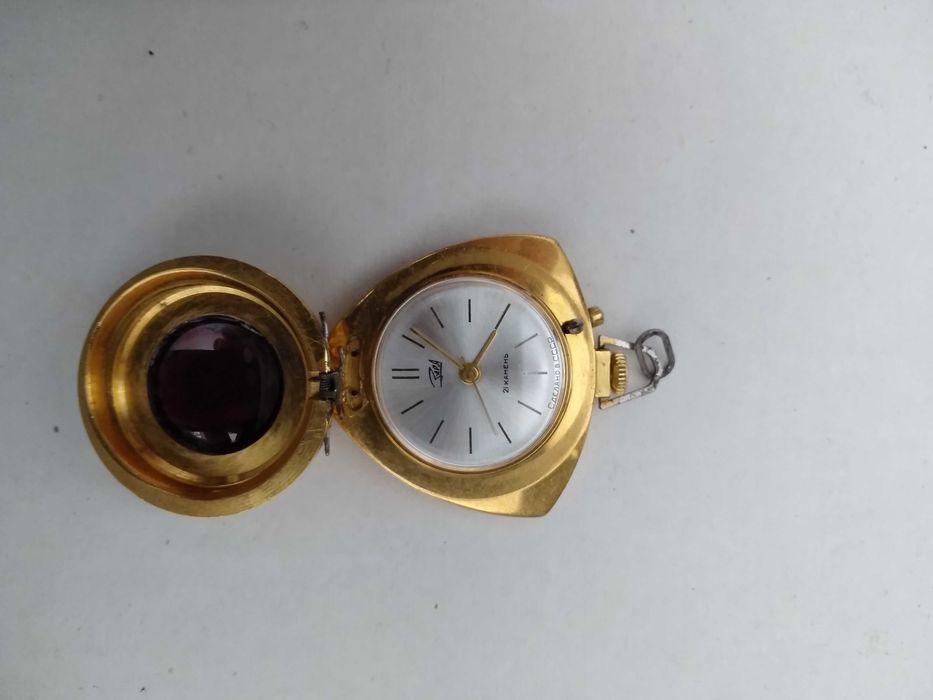 Продается часы кулон женские Заря