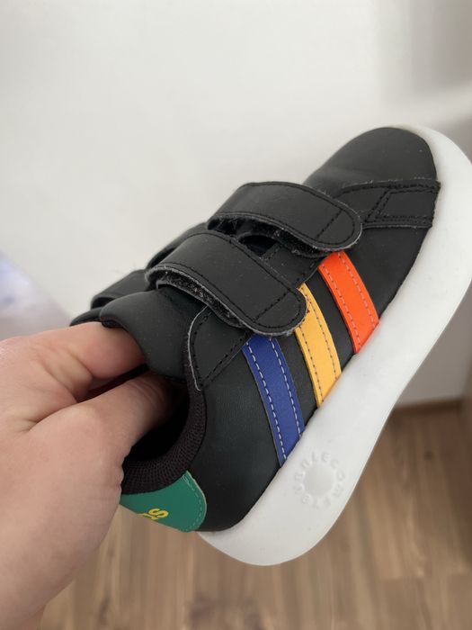 Маратонки Adidas 25.5
