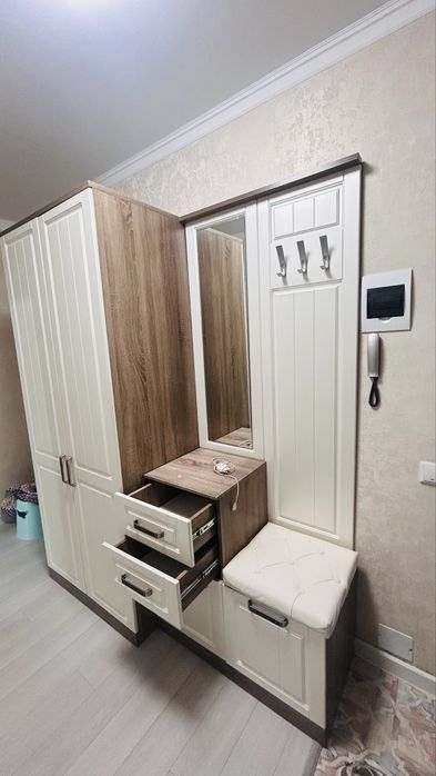 Продам шкаф в прихожую