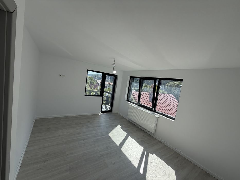 Apartament Busteni in bloc nou cu 4 camere 133 mp direct de la dezvoltator, loc parcare, boxa, curte interioara — fotografia 3