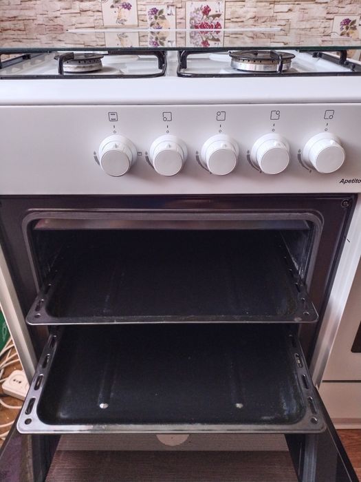 Продаю газовую плиту