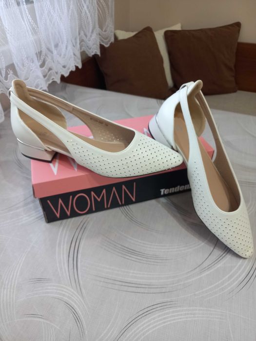 Дамски обувки с ток