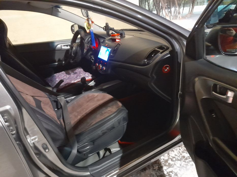 Кия церато 2012 Газ,бензин