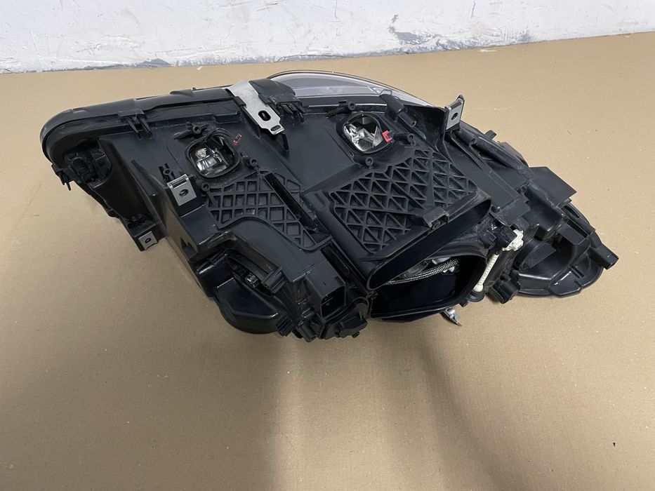 Far Stanga Bi-Xenon Adaptiv BMW 5 F10 F11 Facelift LCi Original