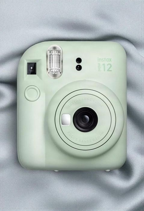 Instax mini 12 .