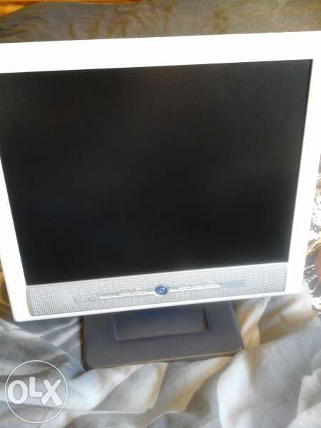 Продавам монитор BenQ 15 инча LCD