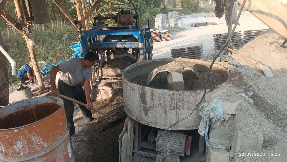 Shlaka blok uskunasi. Ishlab turgan holatda.