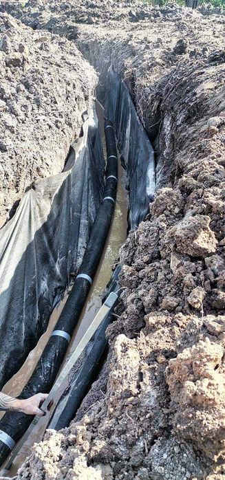 Събаряне на стари сгради. Услуги с комбиниран багер и самосвали.Перник