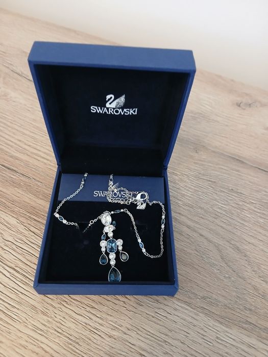 Colier damă cu pietre Swarovski –eleganță pură și strălucire distinctă