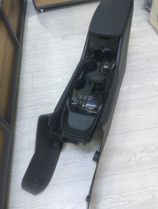 продам подлокотник для кобалта,,( малибу )