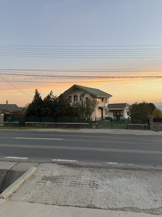 Casa de vanzare in plopeni - 35 ari