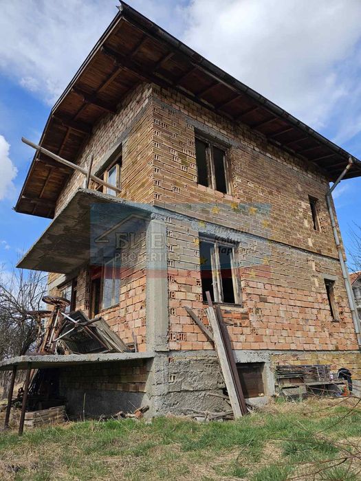 Къща в с. Гълъбник