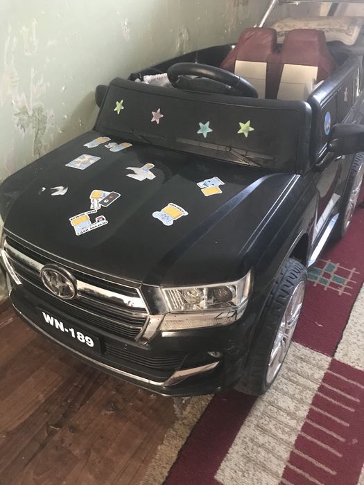 Электромобиль на пульту управления