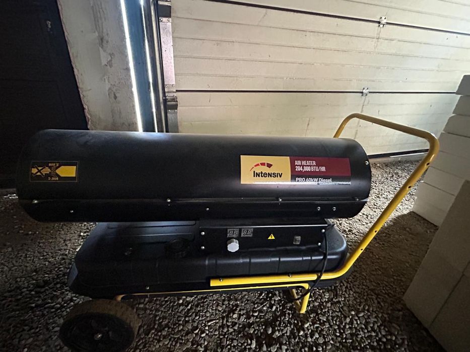 Vând tun de caldura si o masina de fum