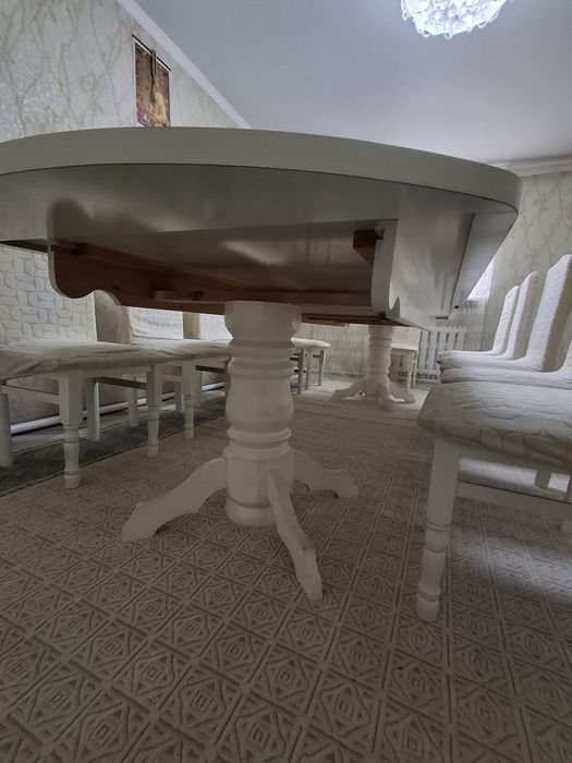 Стол для гостиной