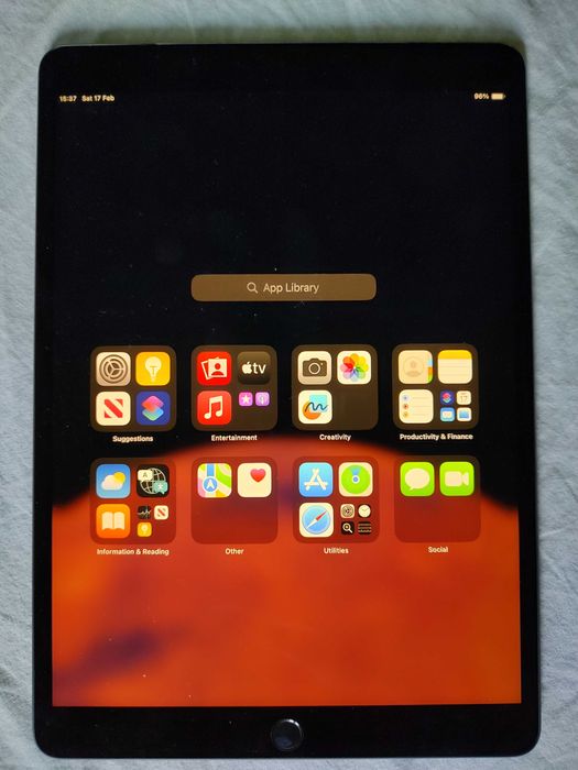 iPad Air 3 64GB  100% battery 18 цикъла като нов!