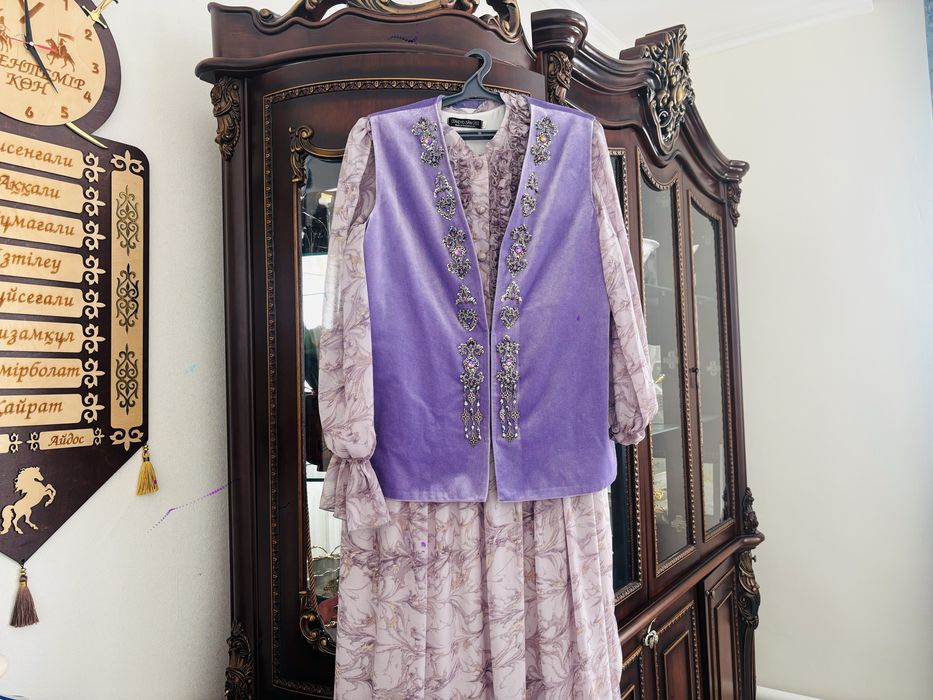 Кәжекей көйлегімен бірге