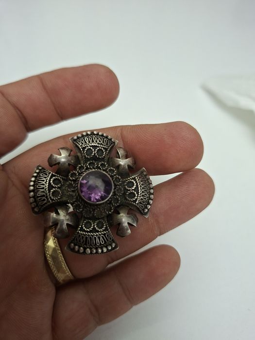 Brosa pandativ Argint an 1950 Crucea Ierusalimului cu piatra naturala greutate 13  gr