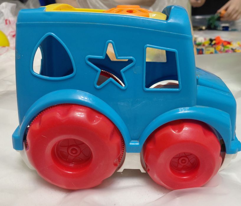 Продам  развивающие игрушки