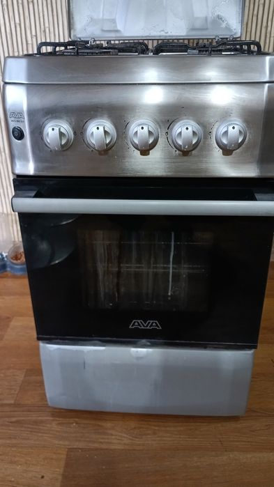 Продам газовую плиту