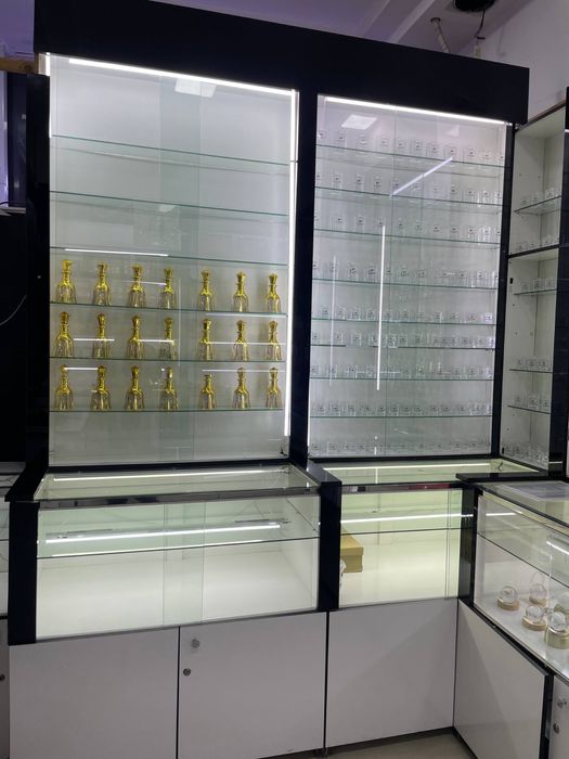 Стеклянная витрина