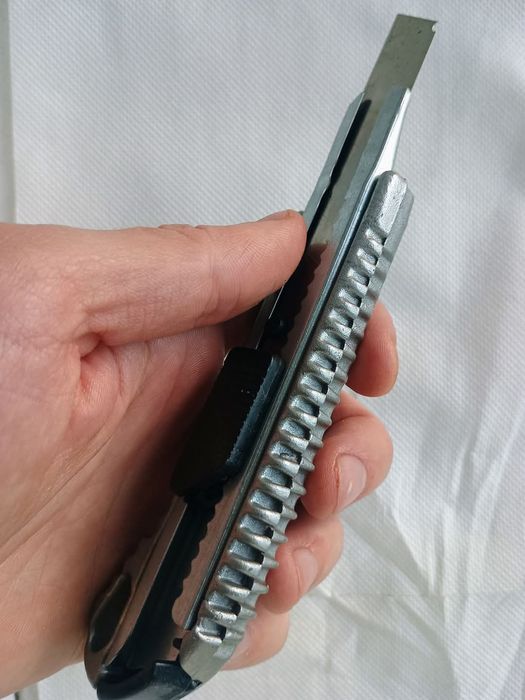 Cutter metalic aliaj 18cm