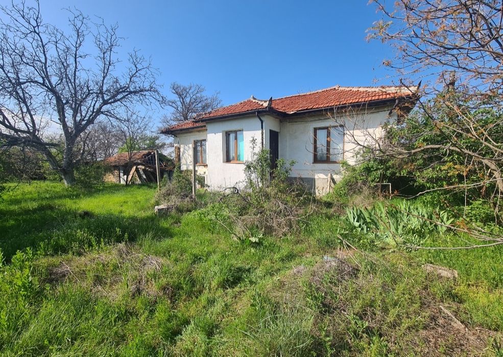 Къща село Сухозем с голям двор