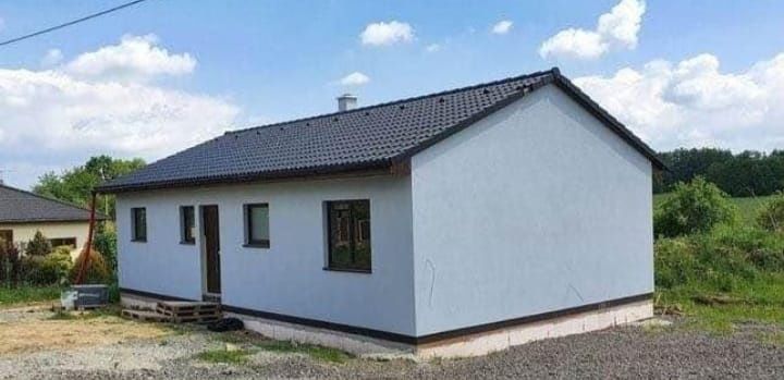 Vand case pe structura metalica din panouri sandwich termoizolante  8 x 6.5m