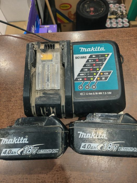 Acumulatori și încărcător rapid makita