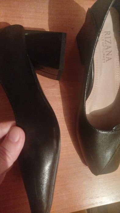 Продам женские туфли