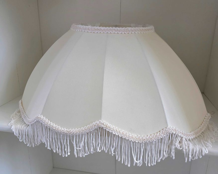 Abajur cu franjuri