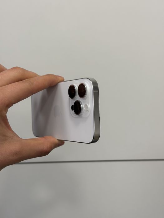 Продавам iPhone 16 PRO 512 GB
