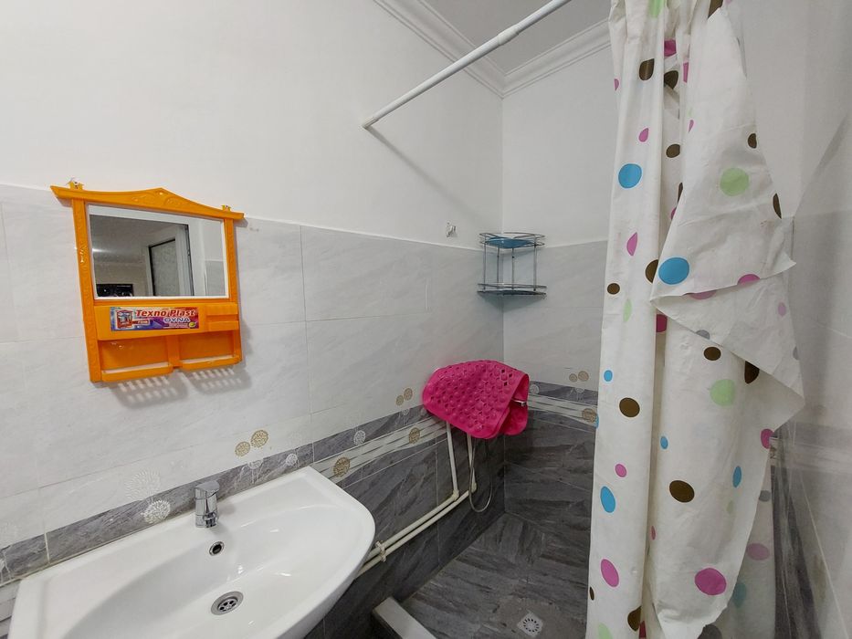 Элободда квартира сотилади 
-1 қаватда 2 хоналик. 
Жиҳозлари бор. Кон