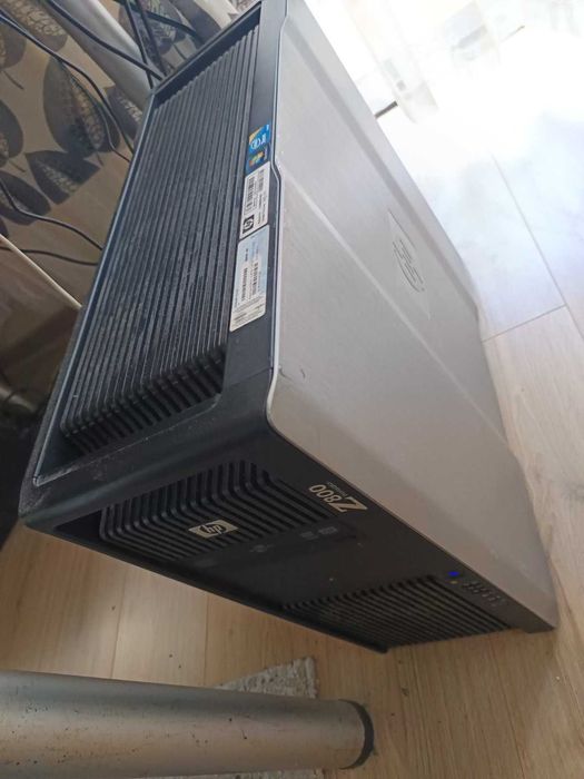 Компютър HP Z800 с 2 процесора 8 ядра 16 нишки
