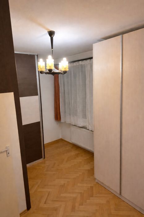 Apartamet cu 3 camere strada Moldovei zona scoli George Cosbuc.