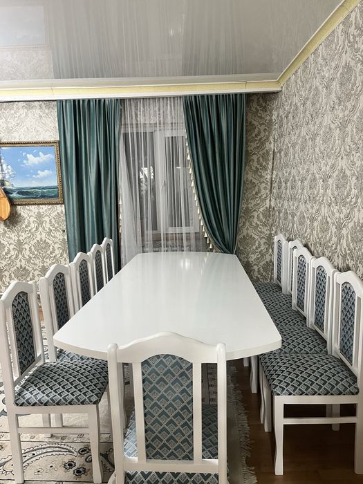 Стол для гостинной