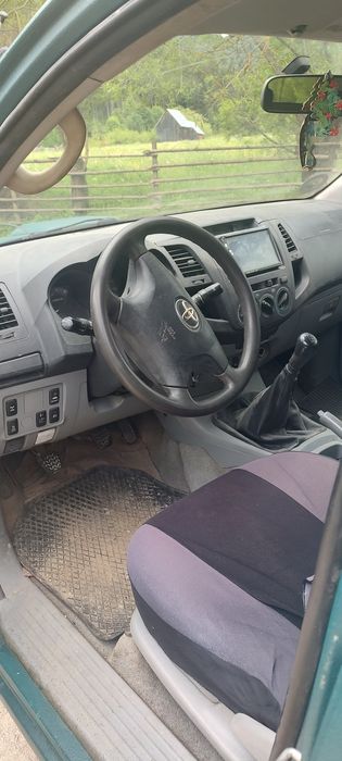 Vând sau schimb Toyota Hylux